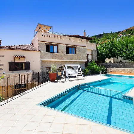 Villa 4-bedroom House *