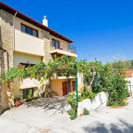 4-bedroom House * Topolia